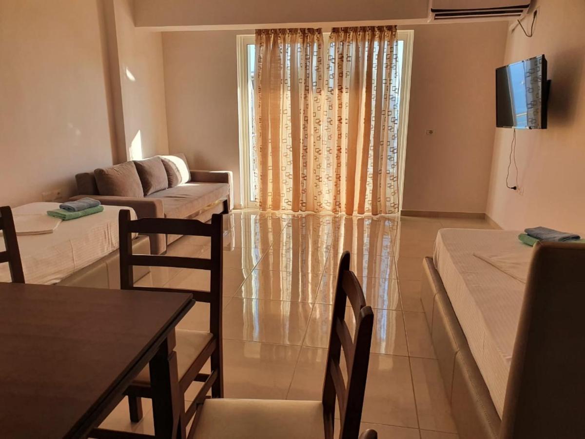 Xhulio Apartments Sarande Exterior photo