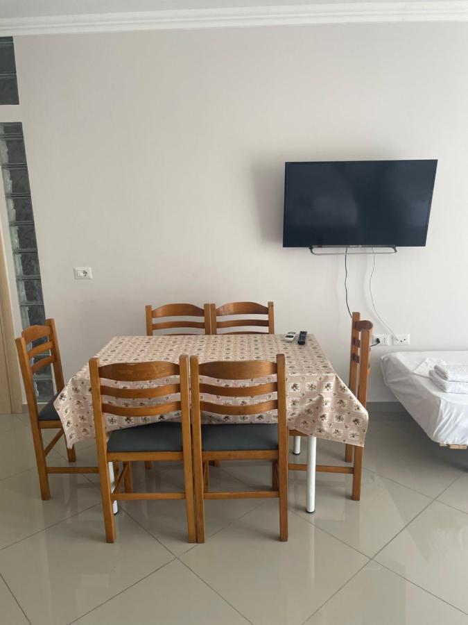 Xhulio Apartments Sarande Exterior photo