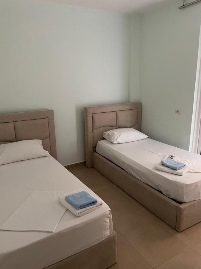 Xhulio Apartments Sarande Exterior photo