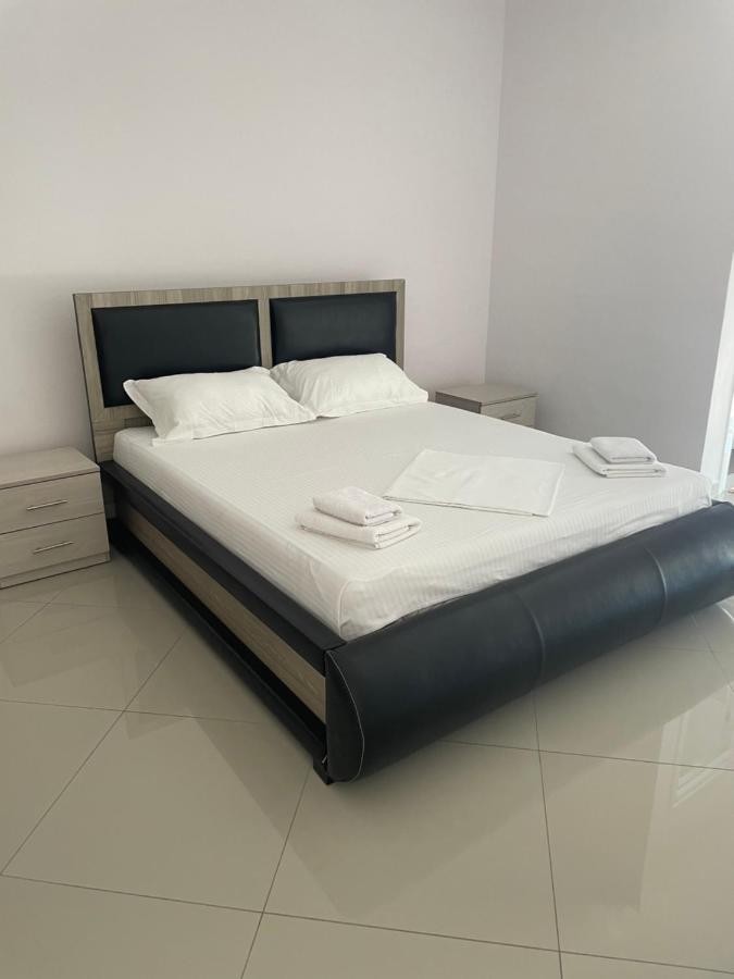 Xhulio Apartments Sarande Exterior photo