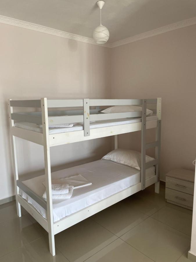 Xhulio Apartments Sarande Exterior photo