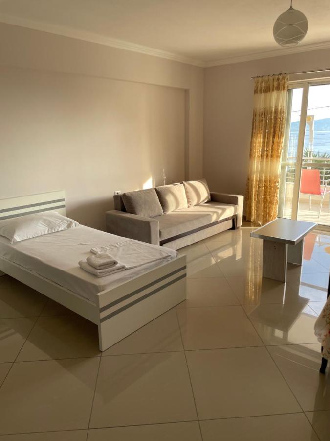 Xhulio Apartments Sarande Exterior photo