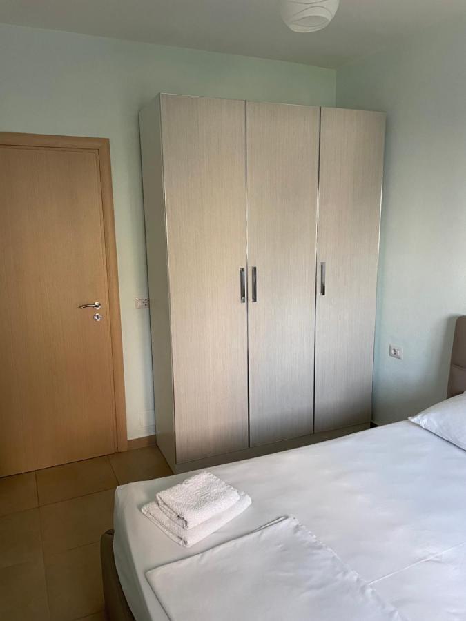 Xhulio Apartments Sarande Exterior photo