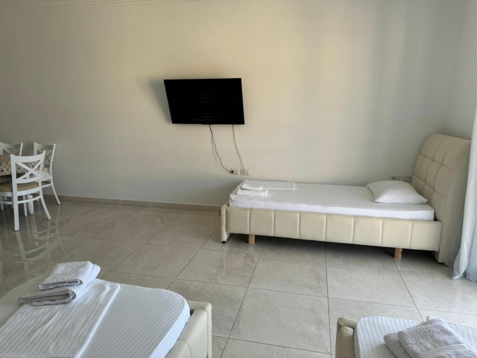 Xhulio Apartments Sarande Exterior photo