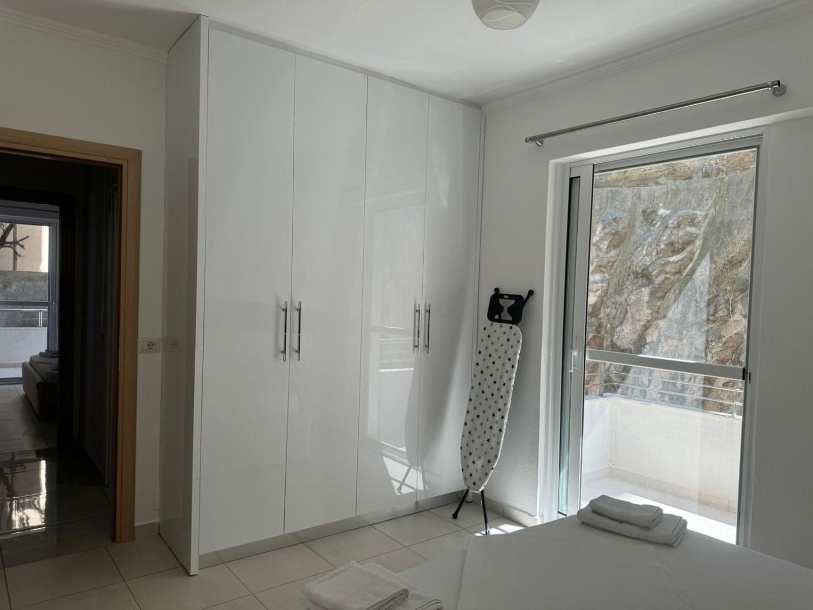 Xhulio Apartments Sarande Exterior photo