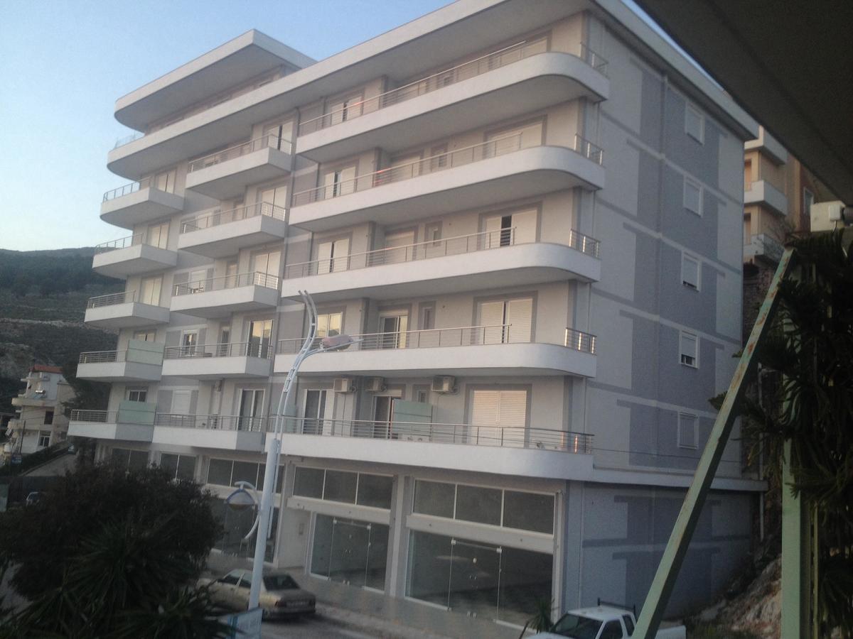 Xhulio Apartments Sarande Exterior photo