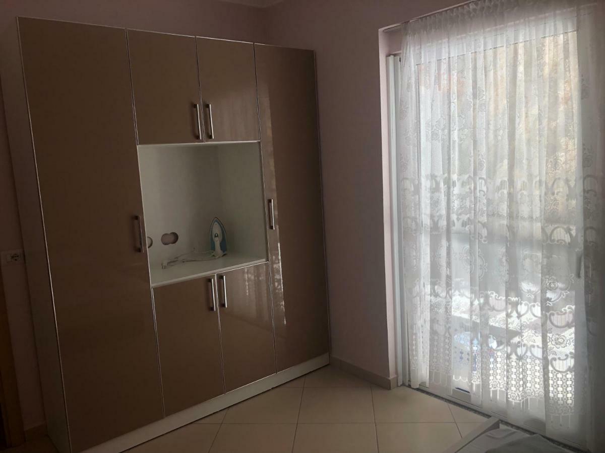 Xhulio Apartments Sarande Exterior photo